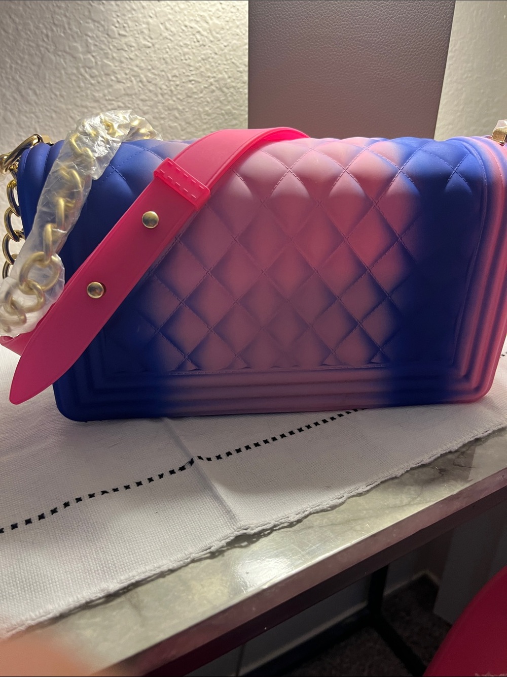 Brand New!Shoulder Bag with Gold Hardware with women’s accessories! - Picture 2 of 6